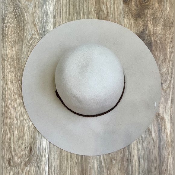 Francesca’s Floppy Hat Ivory NWT OSFM - Picture 1 of 4